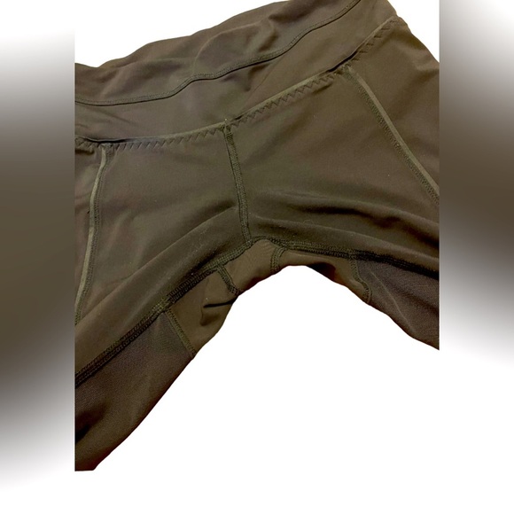 Lululemon women’s black leggings with mesh cutout sides size 4 - Picture 4 of 9